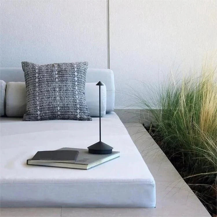 PointLight Pfeilkopf-Tischlampe